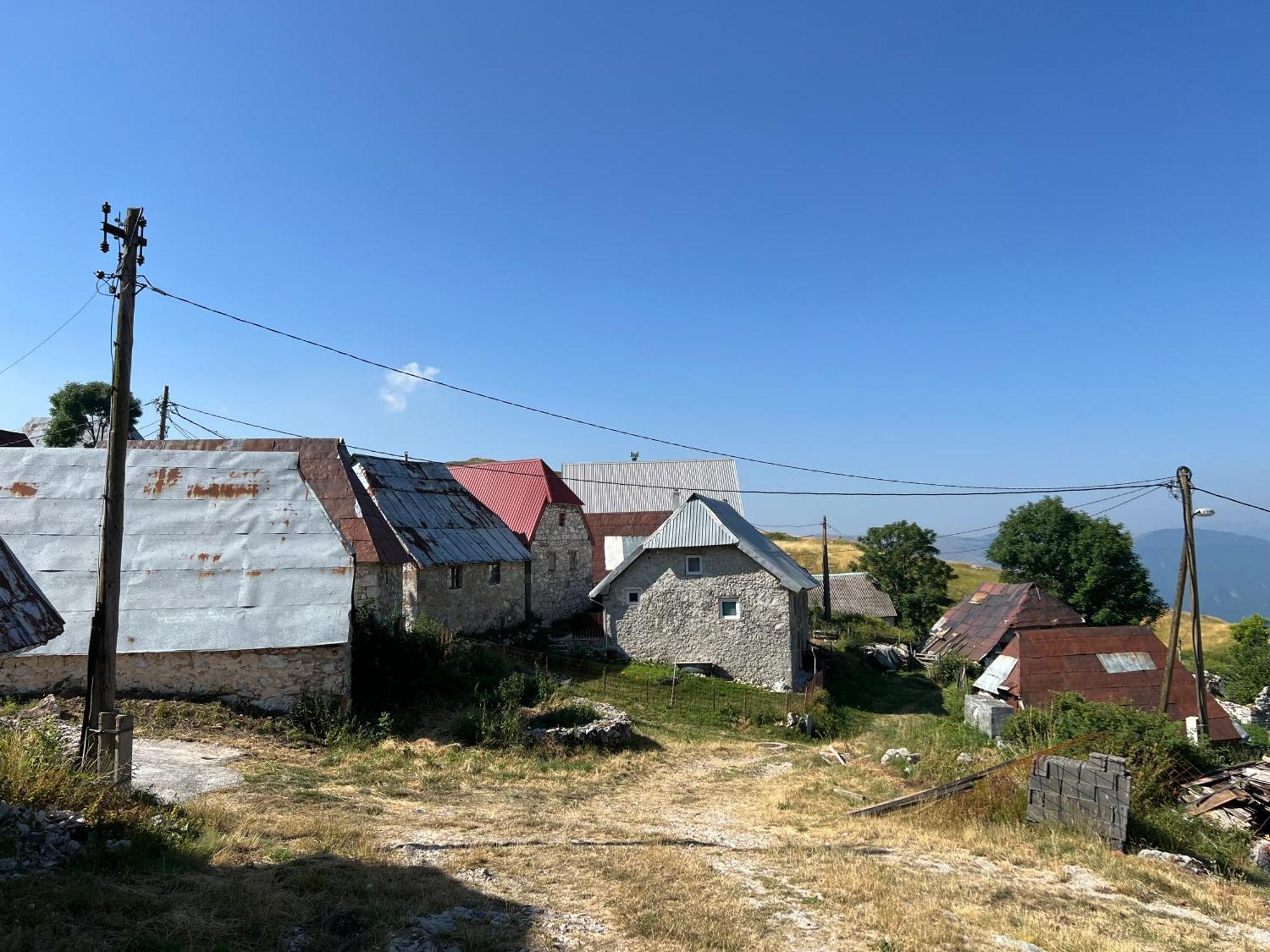 Kod Kapetana Tea Panzió Gornji Lukomir Kültér fotó