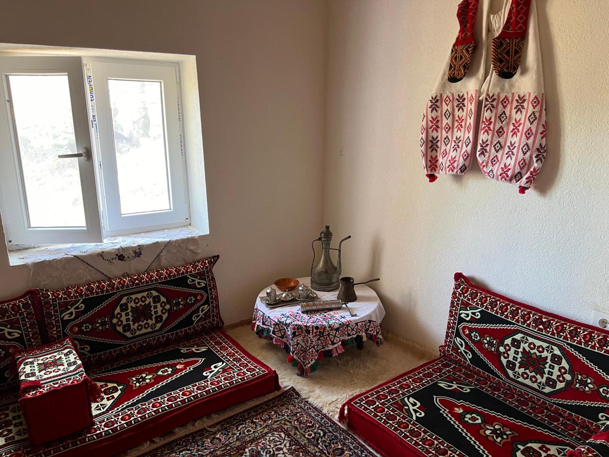 Kod Kapetana Tea Panzió Gornji Lukomir Kültér fotó