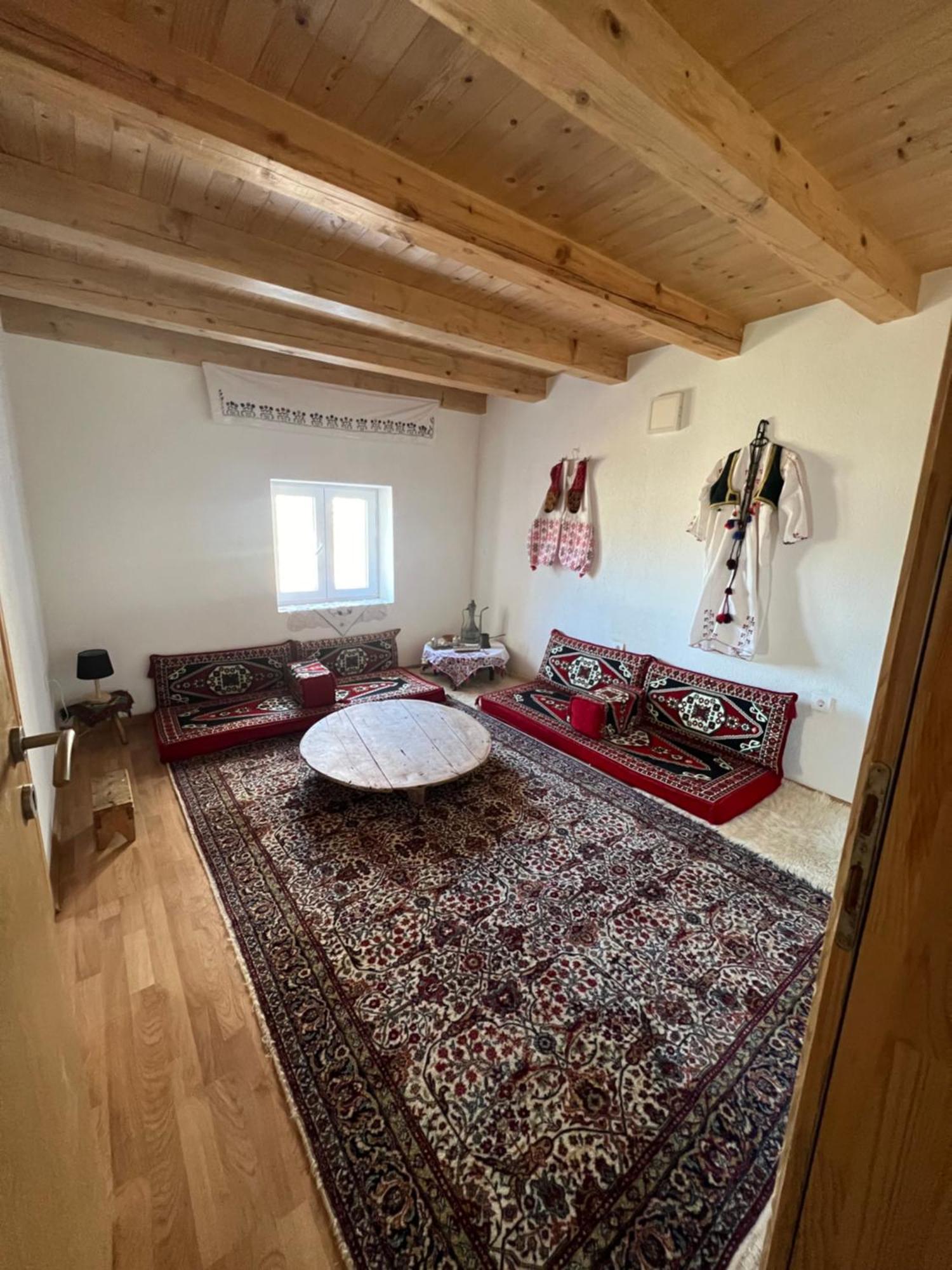 Kod Kapetana Tea Panzió Gornji Lukomir Kültér fotó