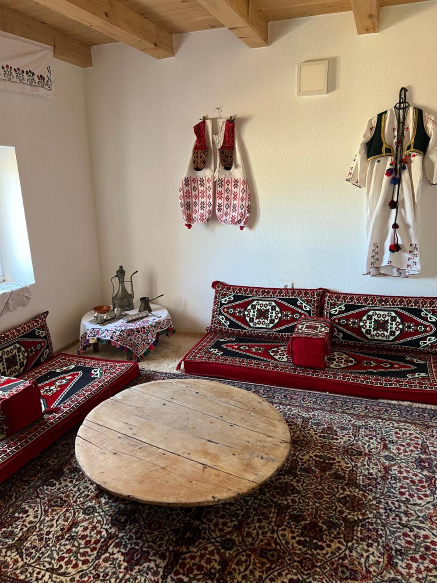 Kod Kapetana Tea Panzió Gornji Lukomir Kültér fotó