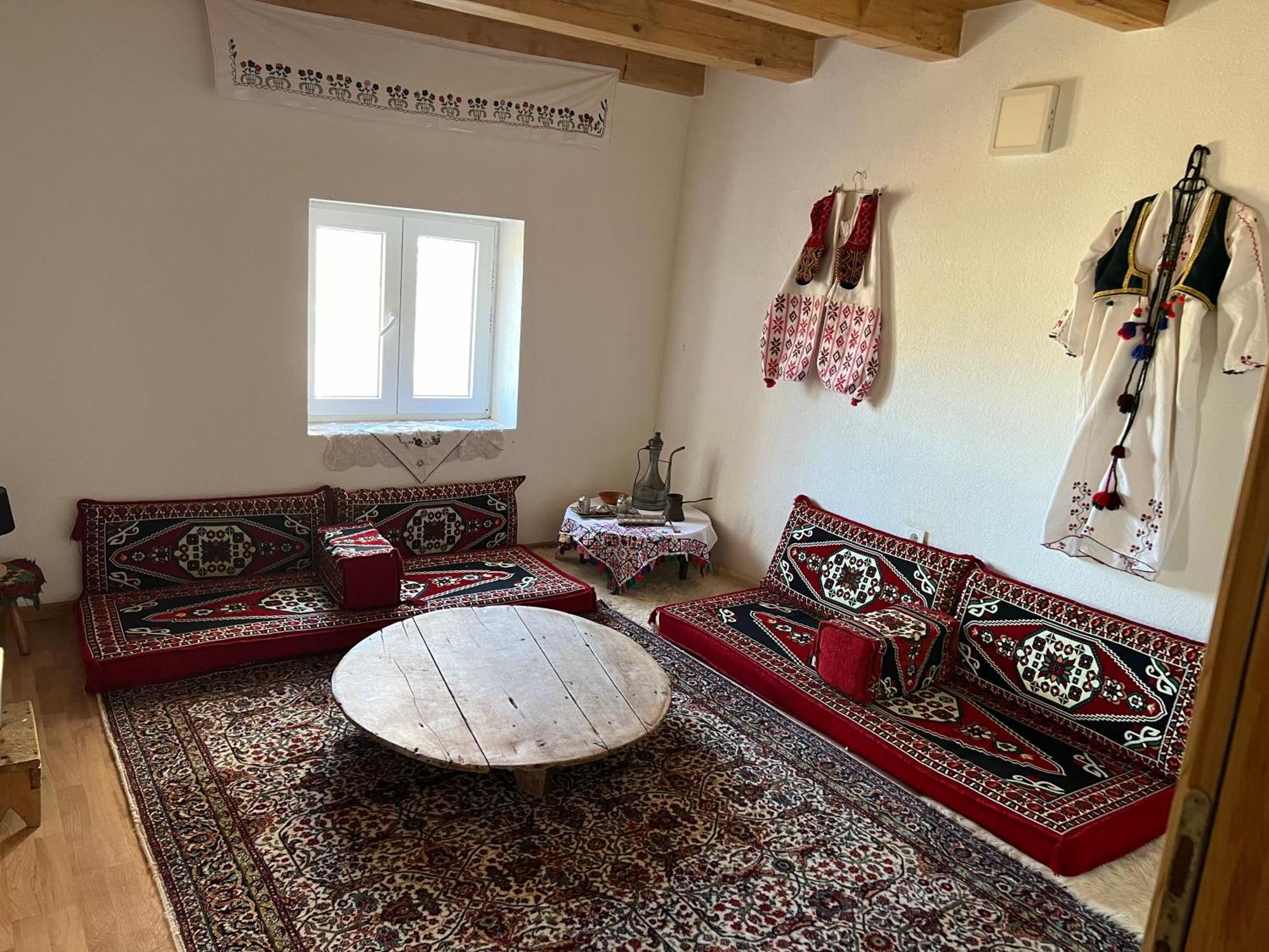 Kod Kapetana Tea Panzió Gornji Lukomir Kültér fotó