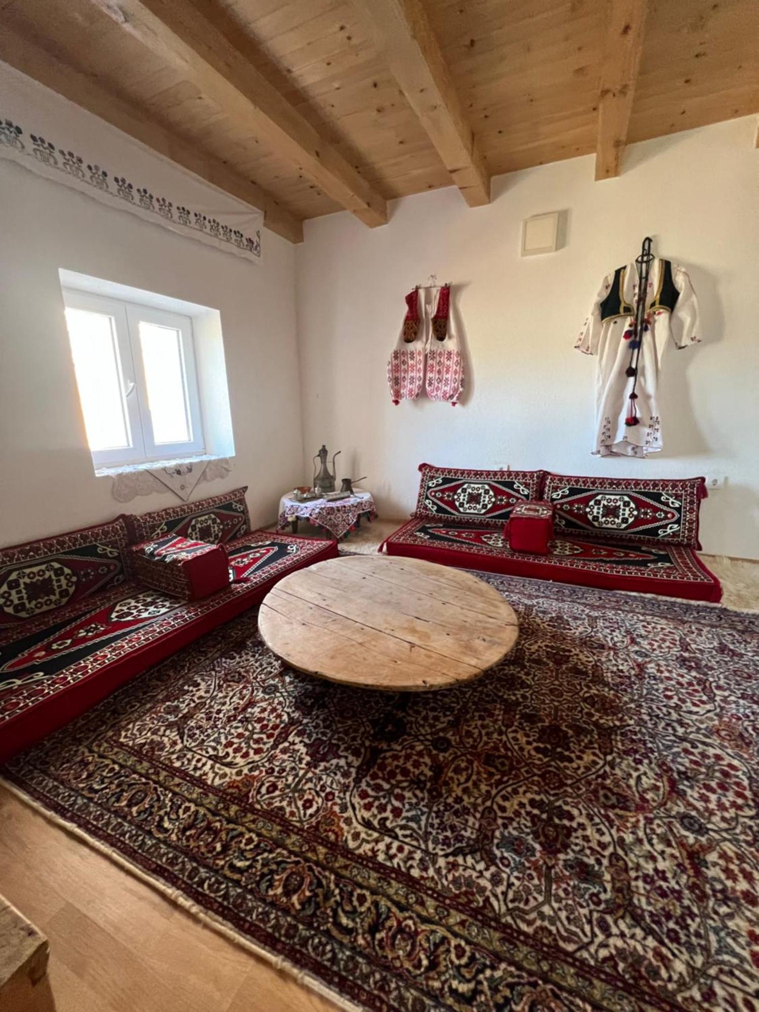 Kod Kapetana Tea Panzió Gornji Lukomir Kültér fotó