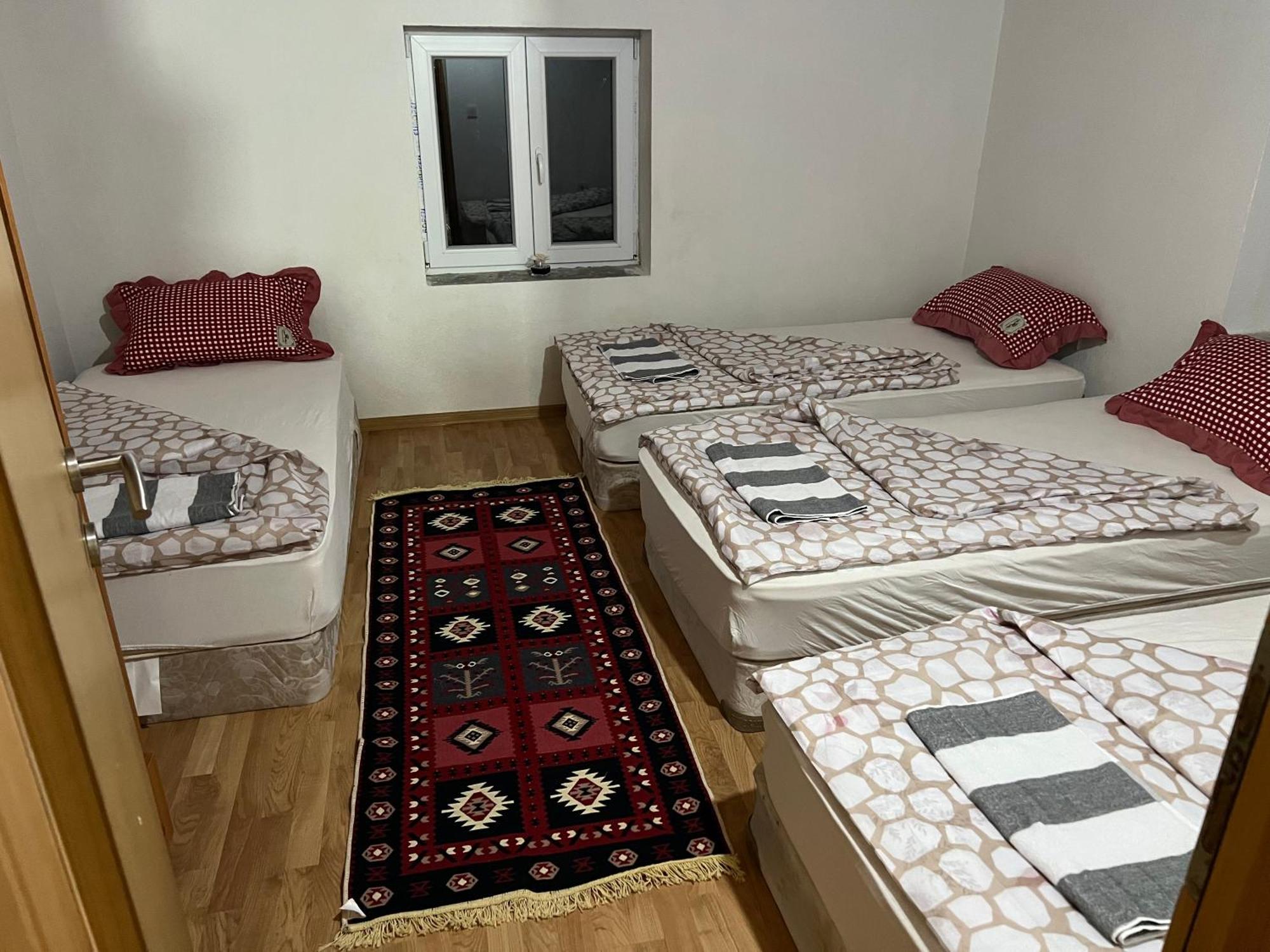 Kod Kapetana Tea Panzió Gornji Lukomir Kültér fotó